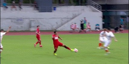 半岛体育-【中超】卡兰加双响石柯染红 河南4比1掀翻十人泰山