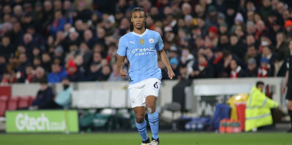 半岛体育在线-每体：德科非常看好阿克，但资金允许优先考虑巴斯托尼和范德芬