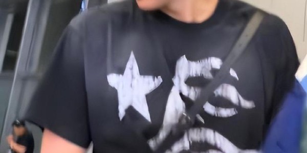 半岛体育APP-回国备战世预赛！杨瀚森深夜落地青岛引关注 接机小球迷获合照留念