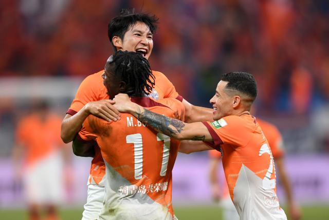 1723990779178028302.jpg (体育)(2)足球——中超:青岛海牛胜深圳新鹏城XxjpseC007173_20240817_PEPFN0A001.jpg